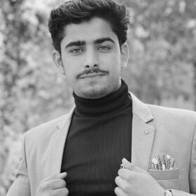 Aqahid Khan